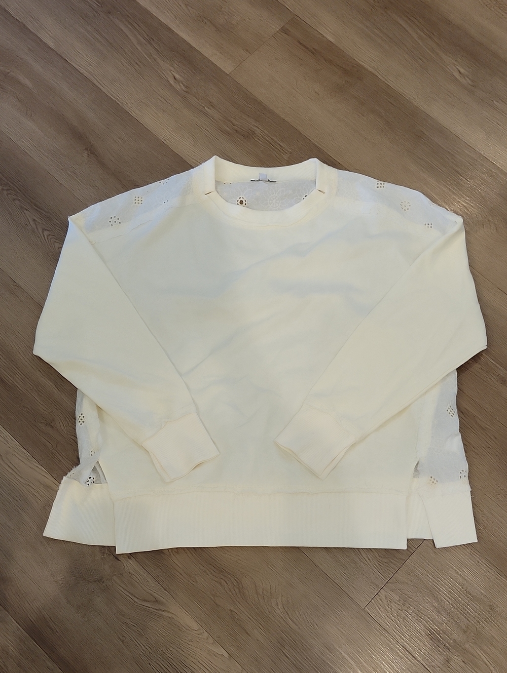 White Birch Like New Med Crew Neck Lace Detail Top/ Sweatshirt